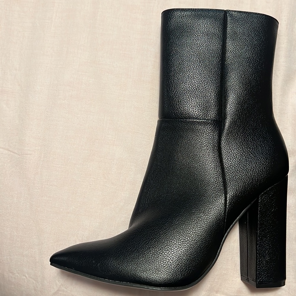 Brand NIB Womens 7.5 quarter zip heeled boots - Picture 2 of 4